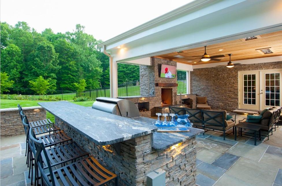 outdoor entertaining space