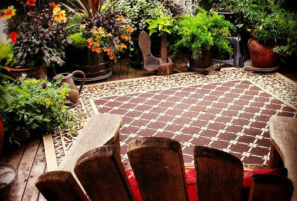 outdoor patio with rug