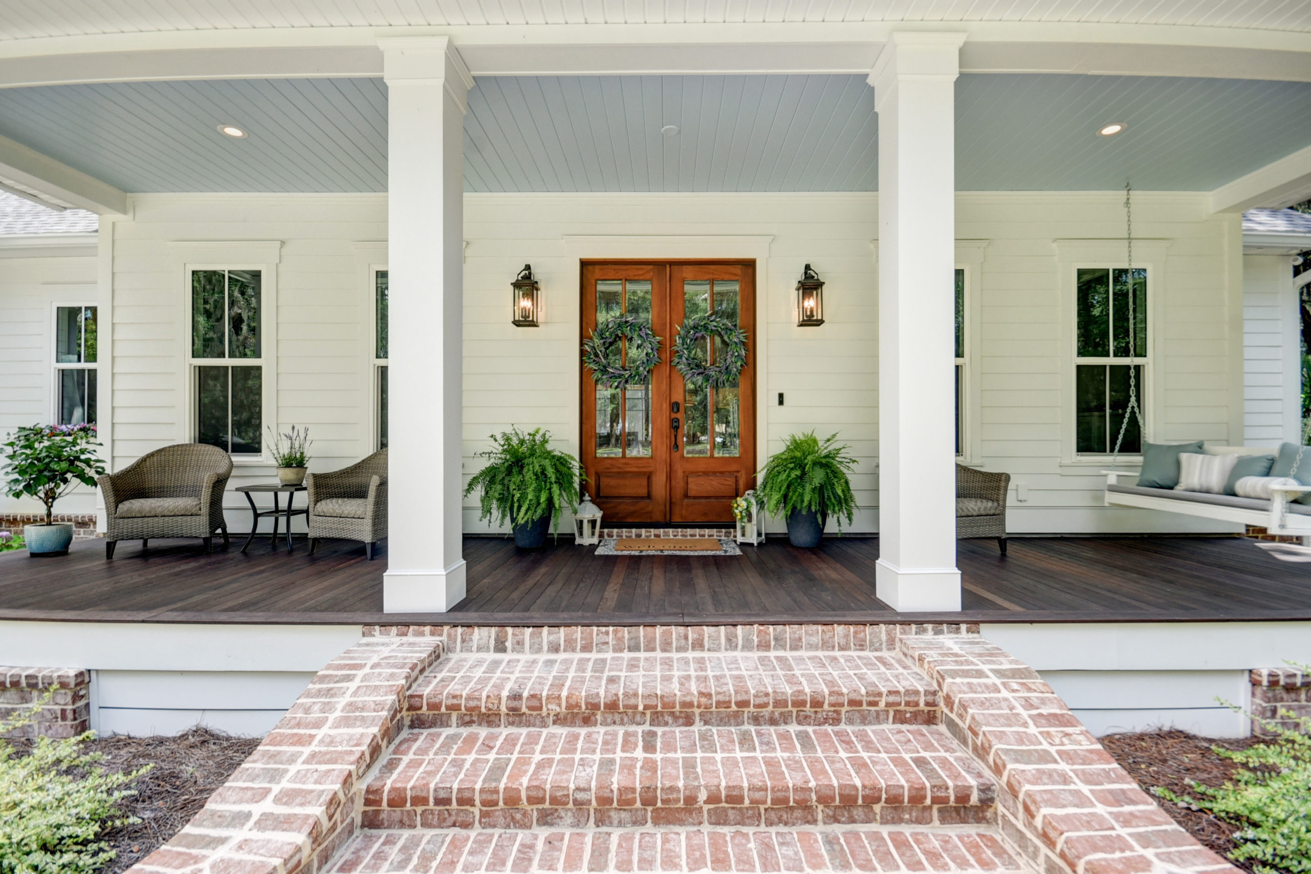 Columns In Front Of A House at Katherine Connelly blog